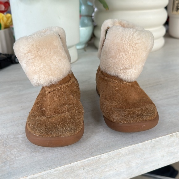 Toddler UGGS 🐻 - Picture 3 of 6